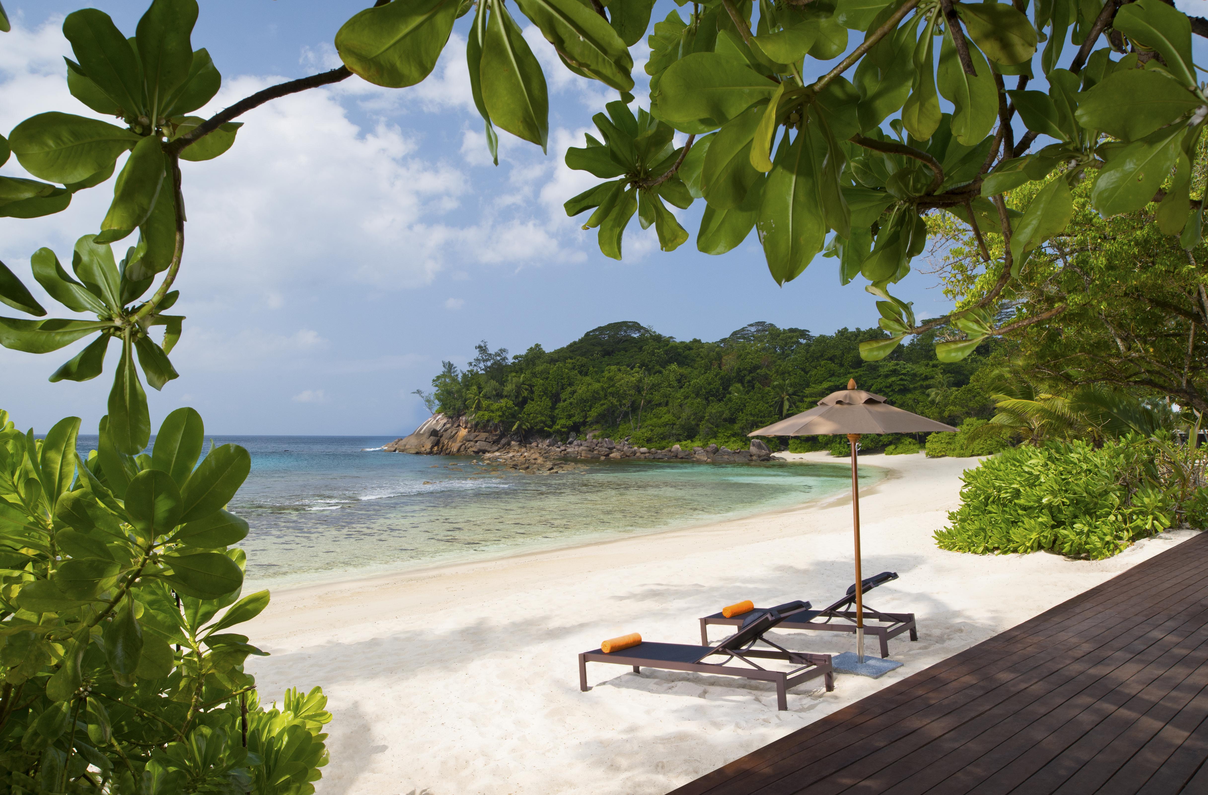 Avani Barbarons Seychelles Resort Grand Anse  Buitenkant foto