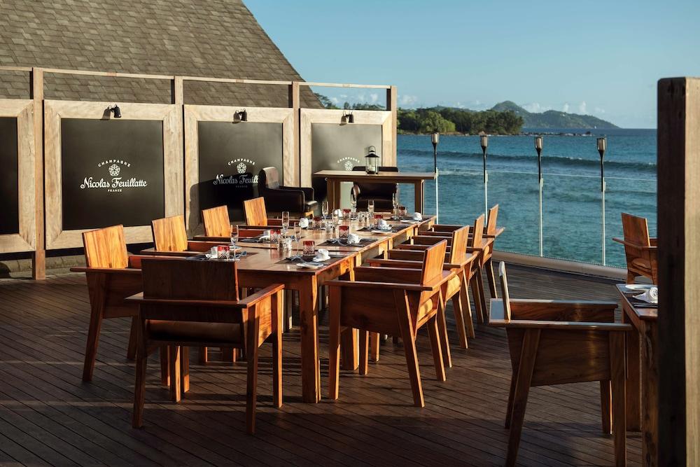 Avani Barbarons Seychelles Resort Grand Anse  Buitenkant foto