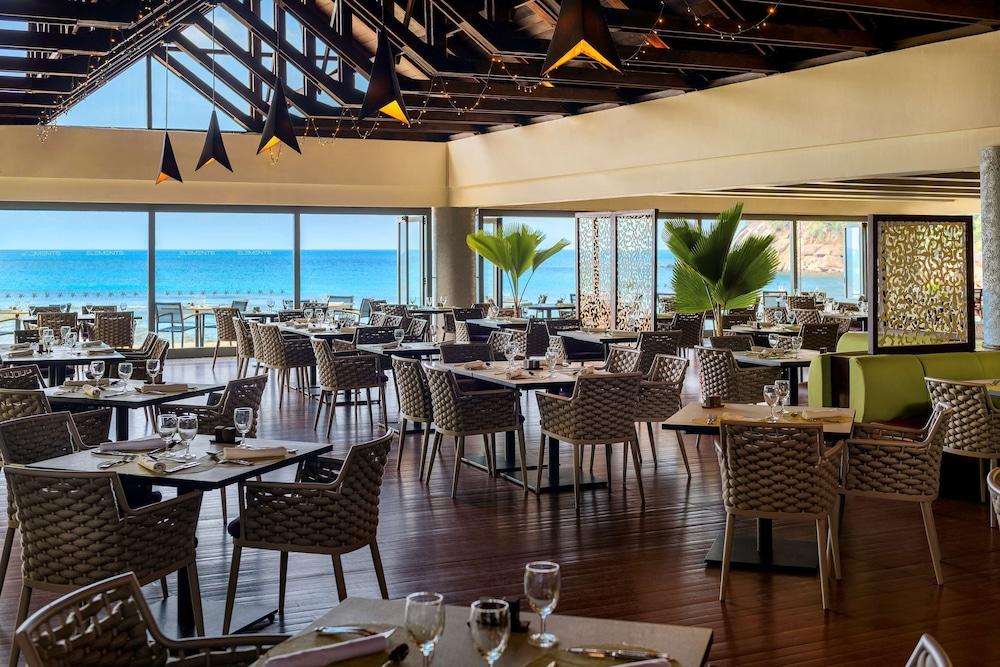 Avani Barbarons Seychelles Resort Grand Anse  Buitenkant foto
