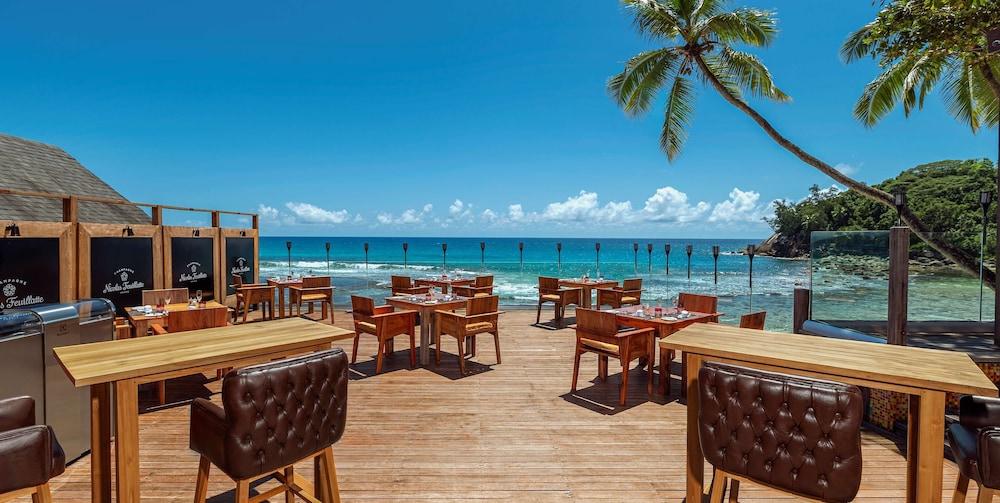 Avani Barbarons Seychelles Resort Grand Anse  Buitenkant foto