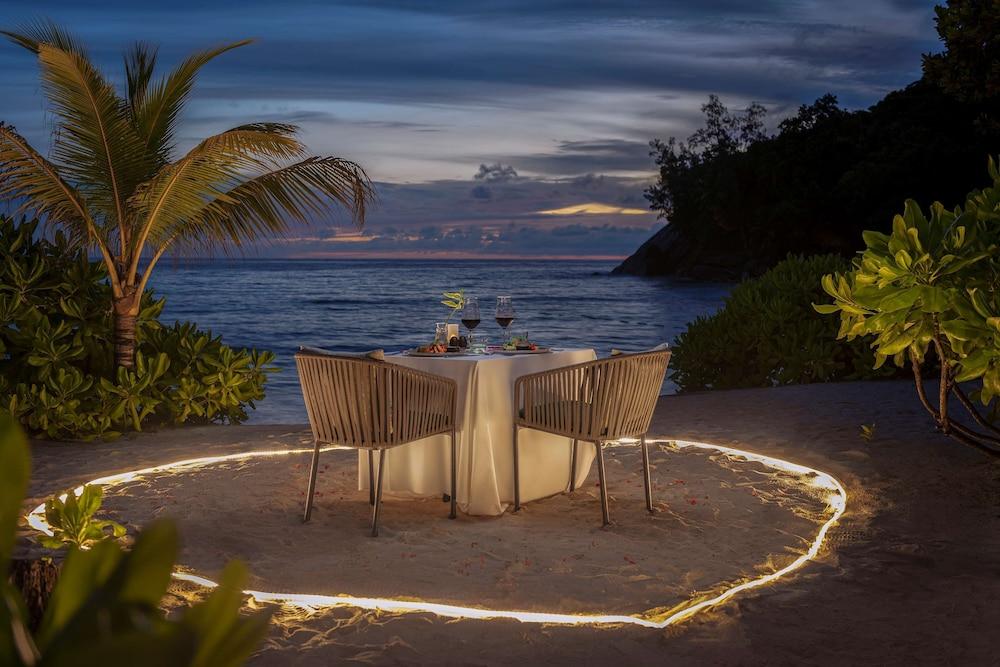 Avani Barbarons Seychelles Resort Grand Anse  Buitenkant foto