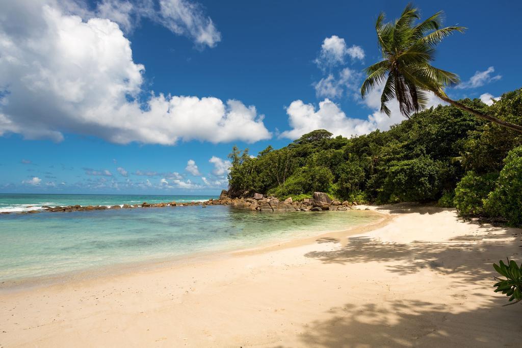 Avani Barbarons Seychelles Resort Grand Anse  Buitenkant foto